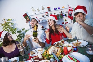 5 факторов, провоцирующих переедание