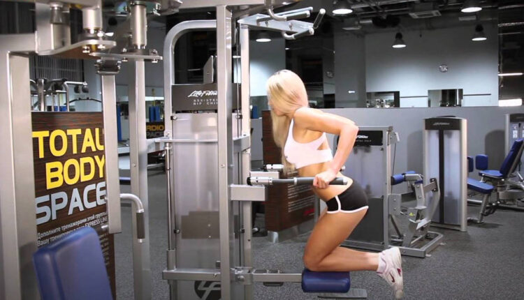 Отжимания на брусьях – какие мышцы работают